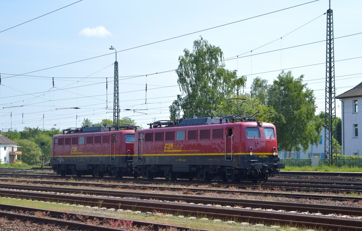140 070 und 140 003 von EBM Cargo bei der Durchfahrt durch Darmstadt Kranichstein am 14.05.2015