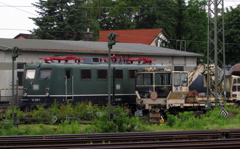 141 228-7 wartete am 27.Mai.2014 auf die Bahnwelttage.Solange muss sie noch im Eisenbahnmuseum warten.