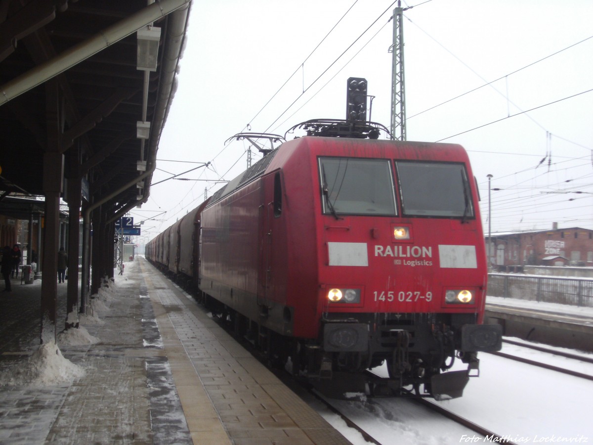 145 027-9 beim Zwischenstopp im Bahnhof Bergen auf Rgen am 28.1.14