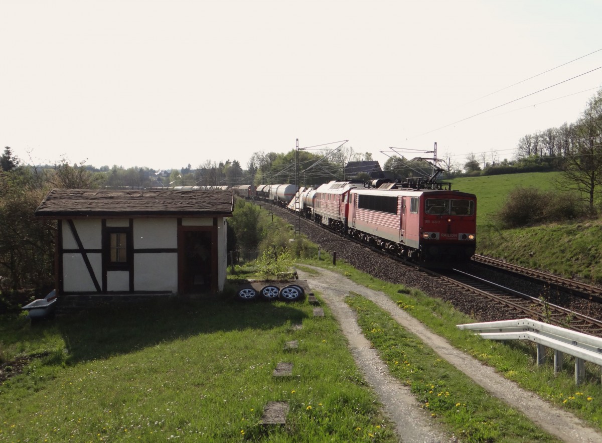 155 140 und 232 527 sind am 23.04.14 mit einem Frankenwaldumleiter in Röttis/V. zusehen. 