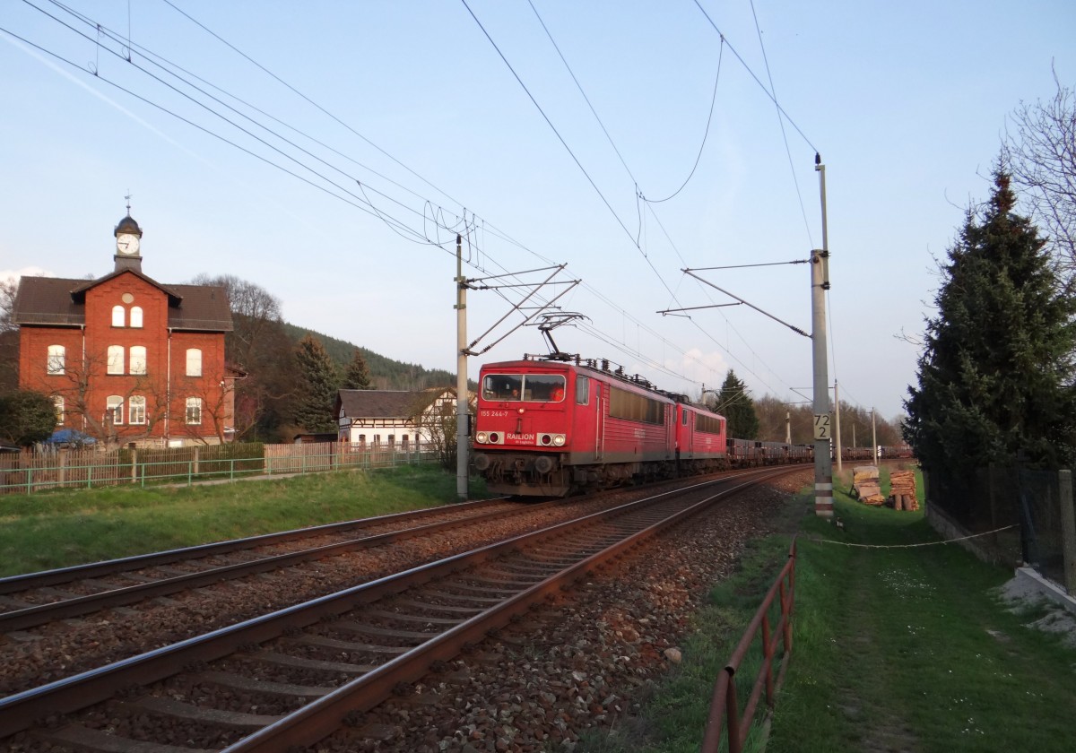 155 244 und 155 122 zusehen am 02.04.14 mit einem Stahlzug in Remschütz. 