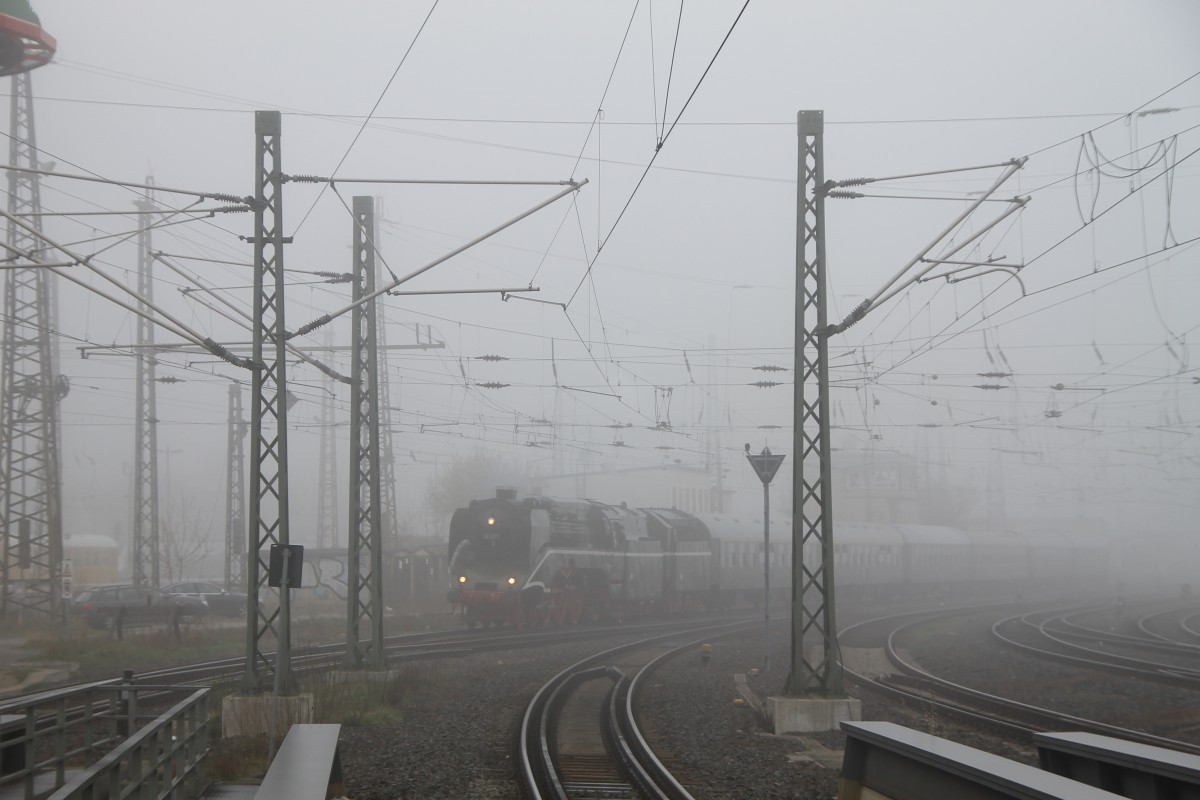 18 201 in Halle Hbf(Saale) am 29.Mrz.2014