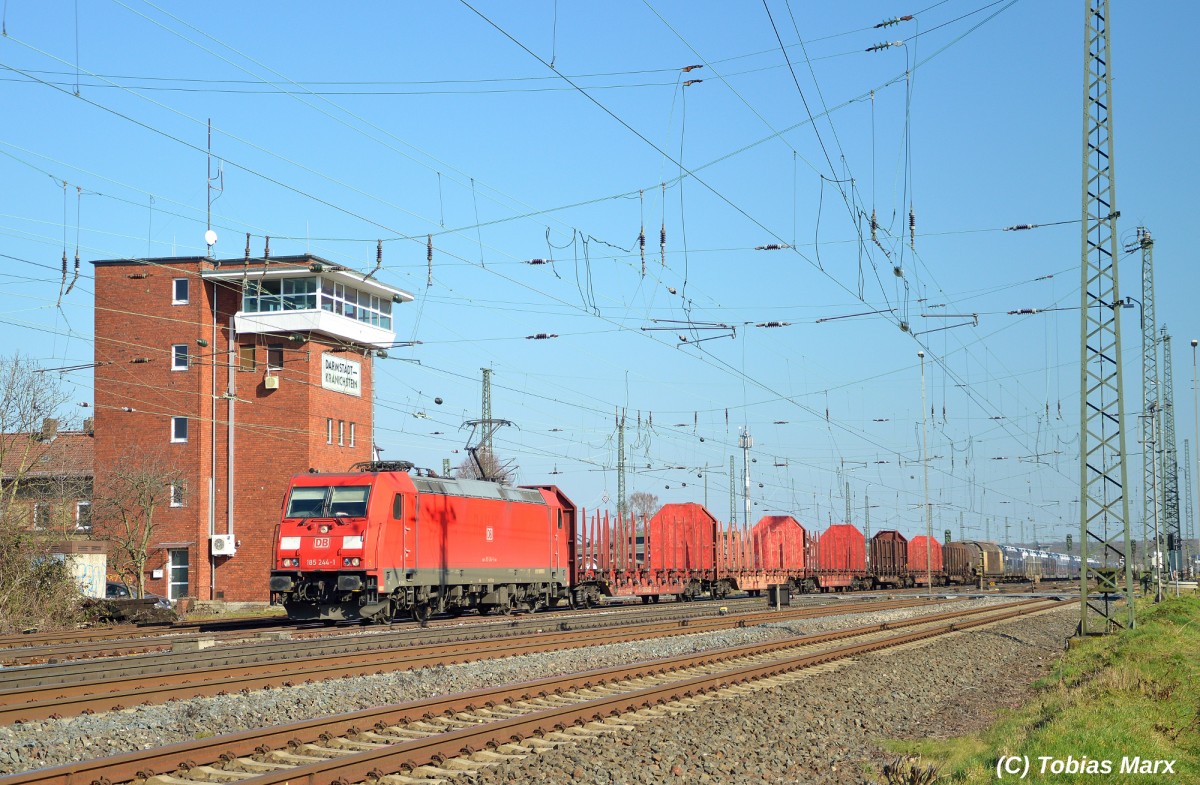185 244-1 kam mit ihrem Güterzug durch Darmstadt-Kranichstein am 27.02.2016.