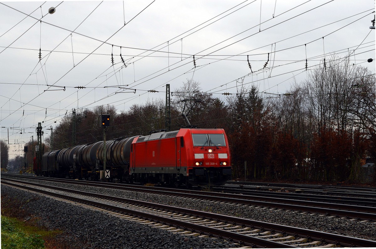 185 308-4 durchf�hrt mit einem kurzen G�terzug den Bahnhof Darmstadt Kranichstein am 13.12.2014