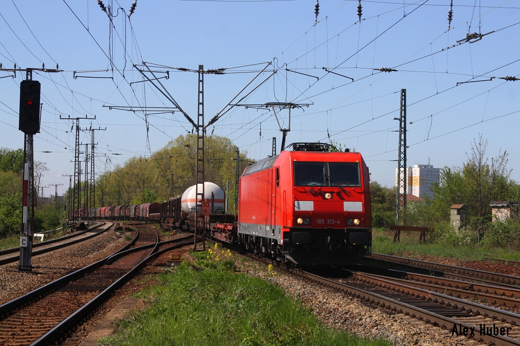 185 313 DBSR am 16.04.14 mit Gz im Bf Leipzig-Thekla ri Schnefeld