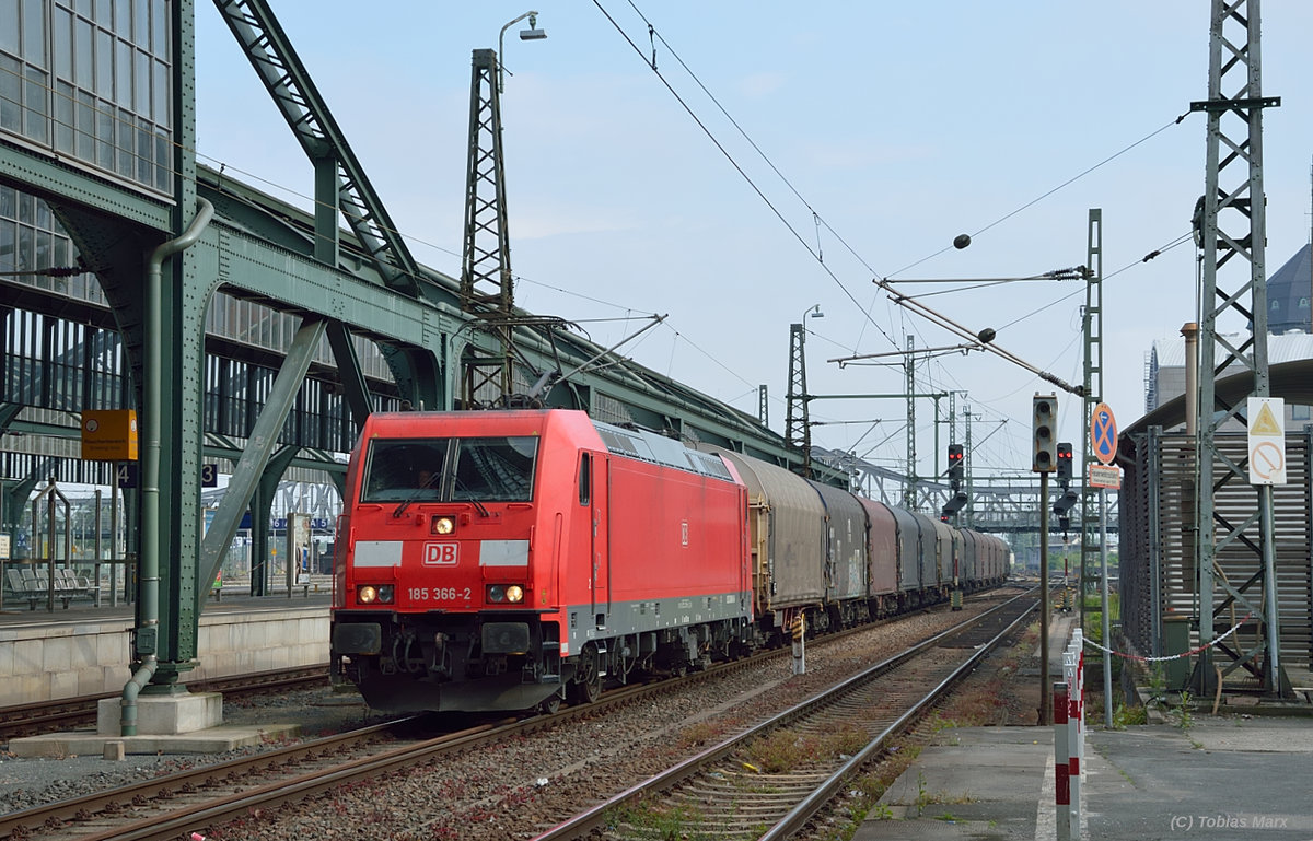 185 366 bei der Durchfahrt durch Darmstadt Hbf am 05.06.2016