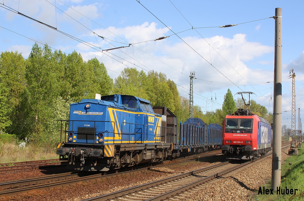 203 103 trifft auf 482 034 im Bahnhof Leipzig-Thekla