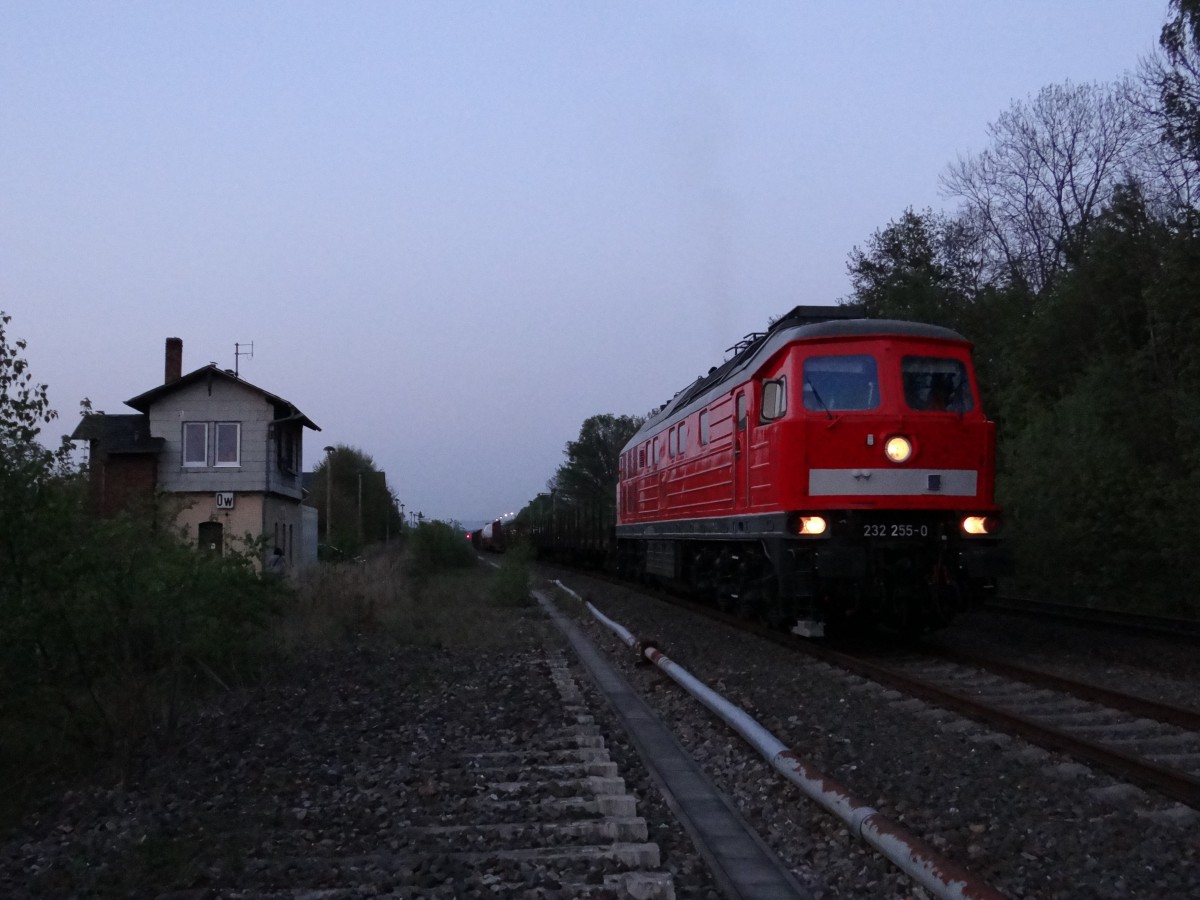 232 255 ist am 30.04.14 mit einem Umleiter in Oppurg zusehen.