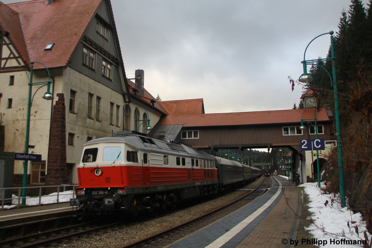232 356 am 10.01.2015 im Bahnhof von Oberhof.