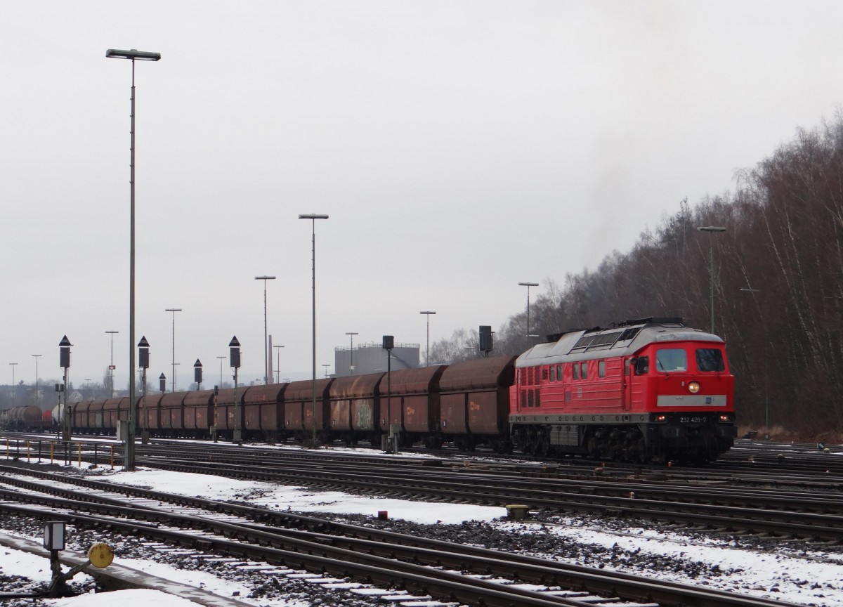 232 426 ist am 16.01.14 bei der Ausfahrt in Marktredwitz zusehen. Die Fahrt geht nach Cheb.