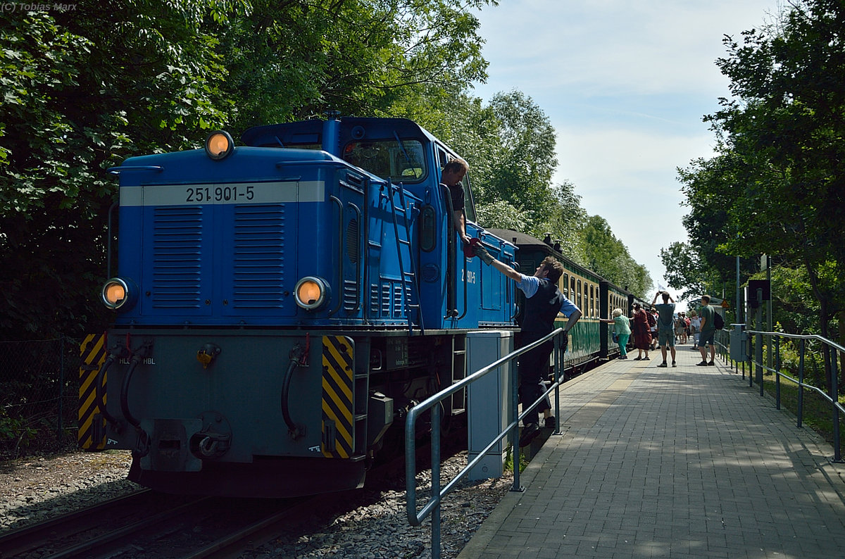 251 901-5 mit P 107 in Lauterbach Mole am 23.07.2016