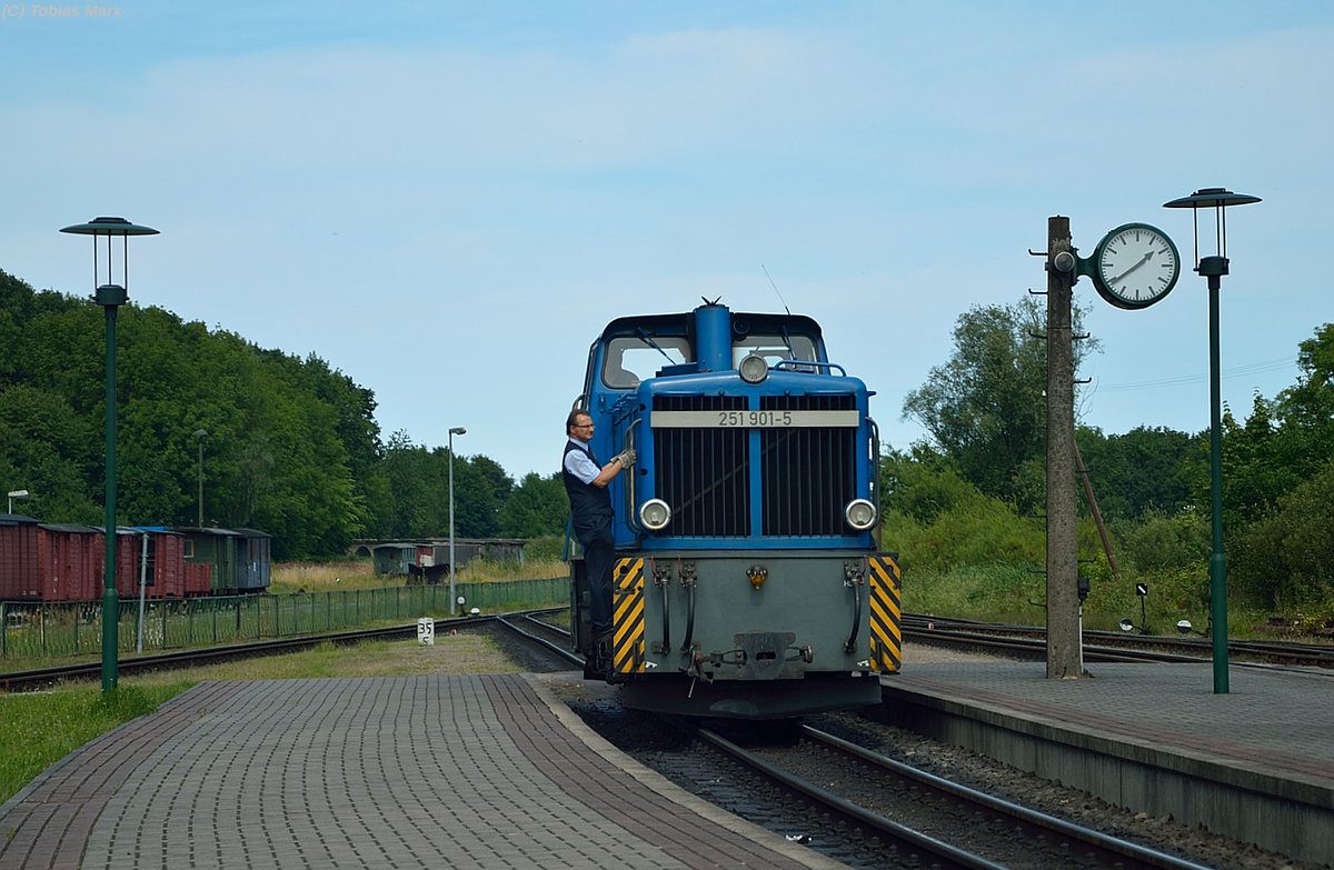 251 901-5 rangierte am 23.07.2016 in Putbus