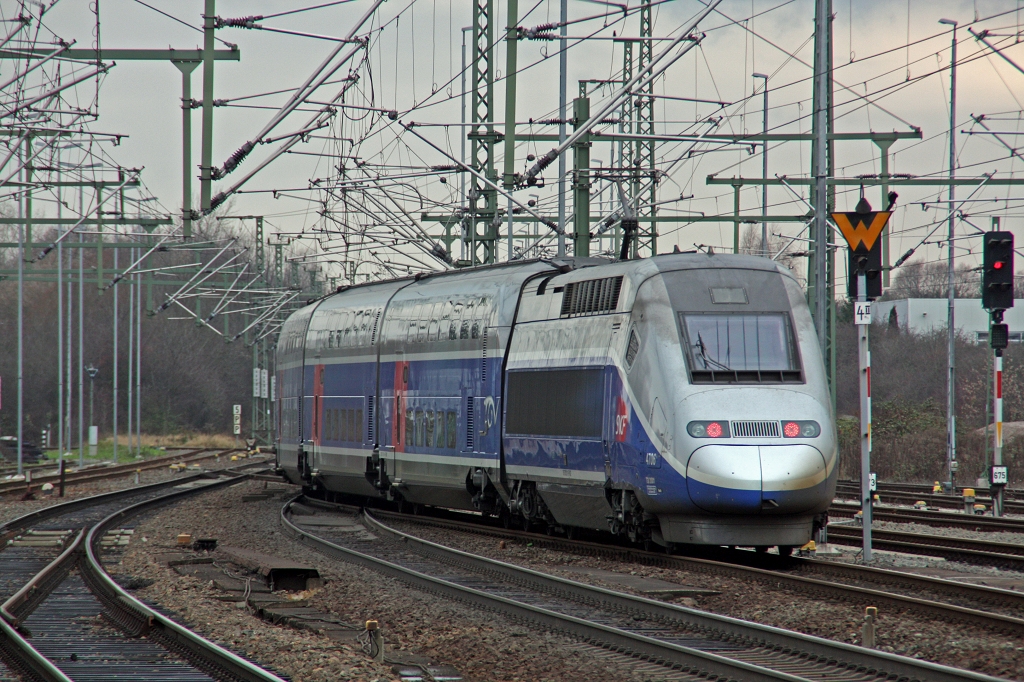 310 012 als TK am 11.12.14 in Weimar gen Erfurt.