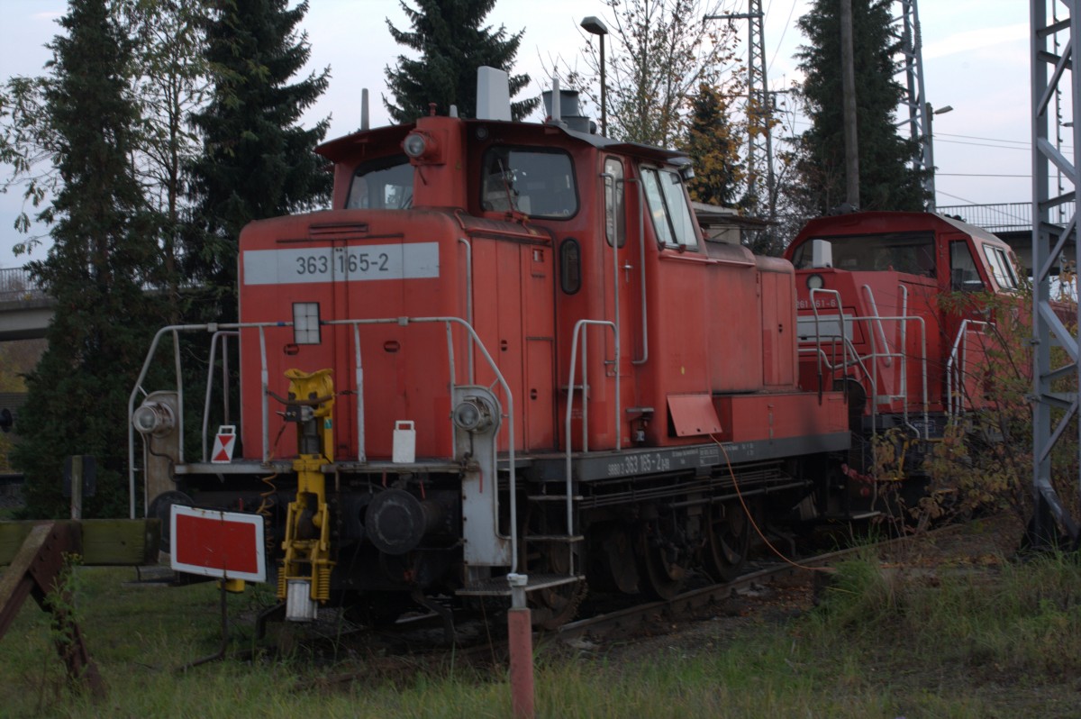 363 165-2  am Stromkabel. Falkenberg (Elster)  17.11.2014  16:16 Uhr.