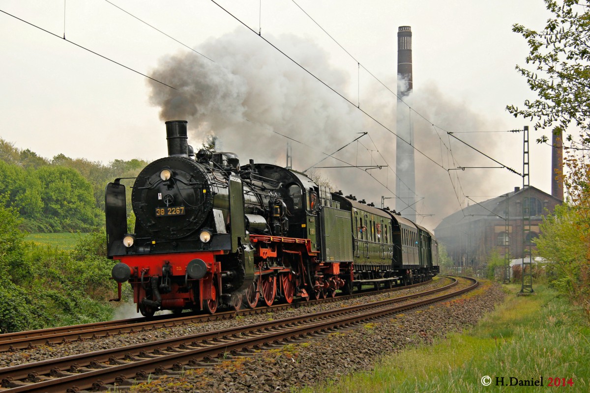 38 2267 am 12.04.2014 in Essen Horst.
Bild des Monats April.2014