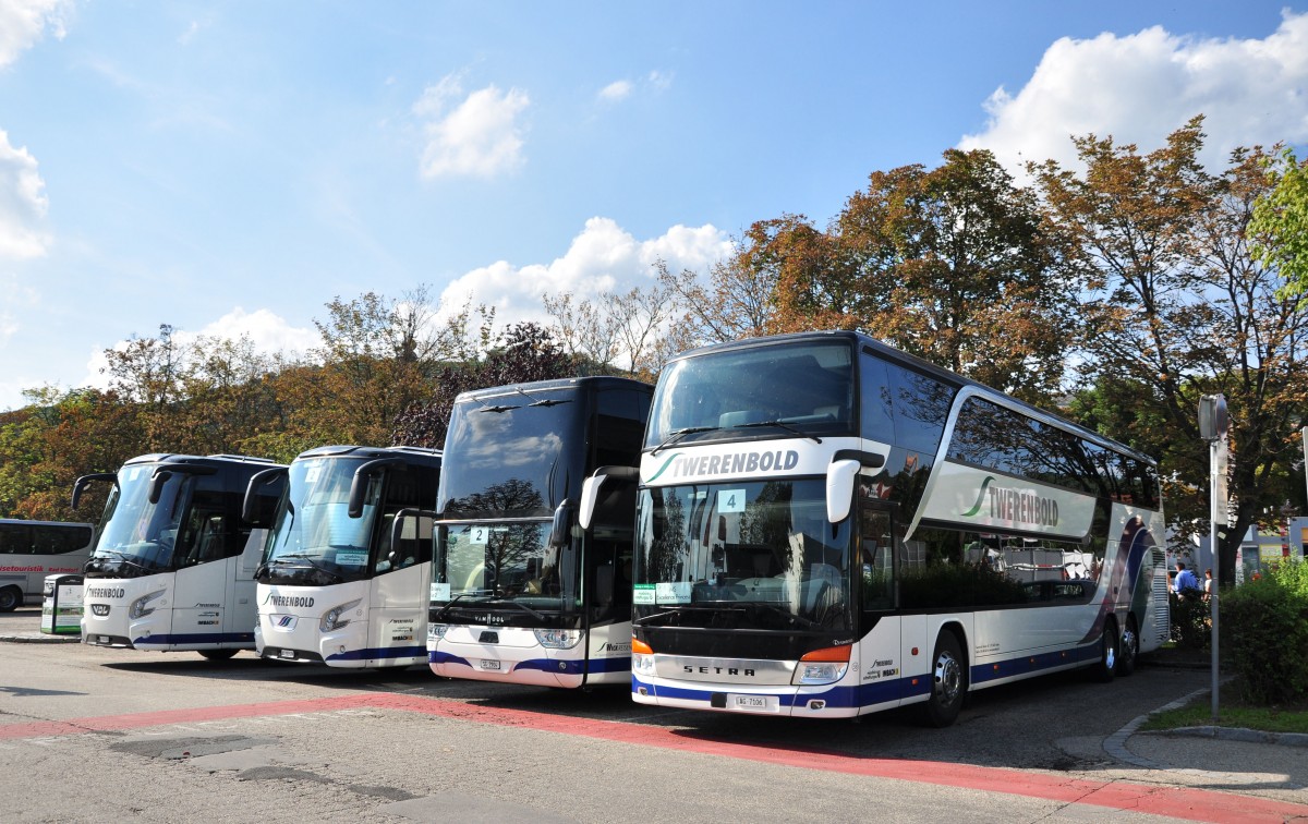 4 mal Twerenbold aus der Schweiz am 22.August 2014 in Krems gesehen,rechts ein Setra 431 DT.