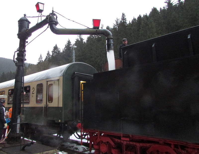 41 1144-9 am Wasserkran in Oberhof am 08.Feb.2014