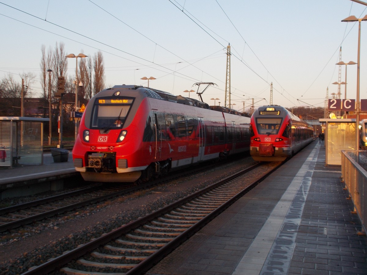 442 827 hatte,am 24.November 2014,bei der Ankunft in Bergen/Rügen +5 Minuten Verspätung die dazu führten das sich der 442 mit einem 429 in Bergen/Rügen begegneten konnten.