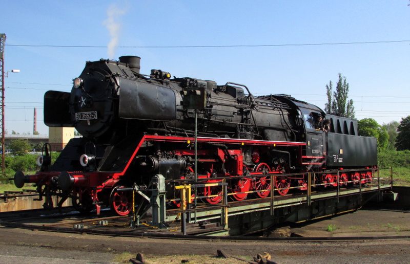 50 3552-2 stand am 04.Mai.2014 beim Lokschuppen-Fest Hanau auf der Drehscheibe.
Sie ist die Hauslok der Museumseisenbahn Hanau.