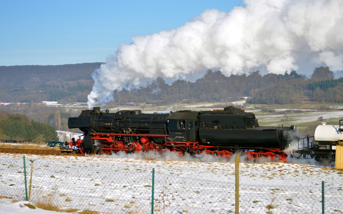 52 1360 der Eisenbahnfreunde Vienenburg mit einem Sonderzug der Eisenbahnfreunde Treysa bei Berzhahn am 07.02.2015
