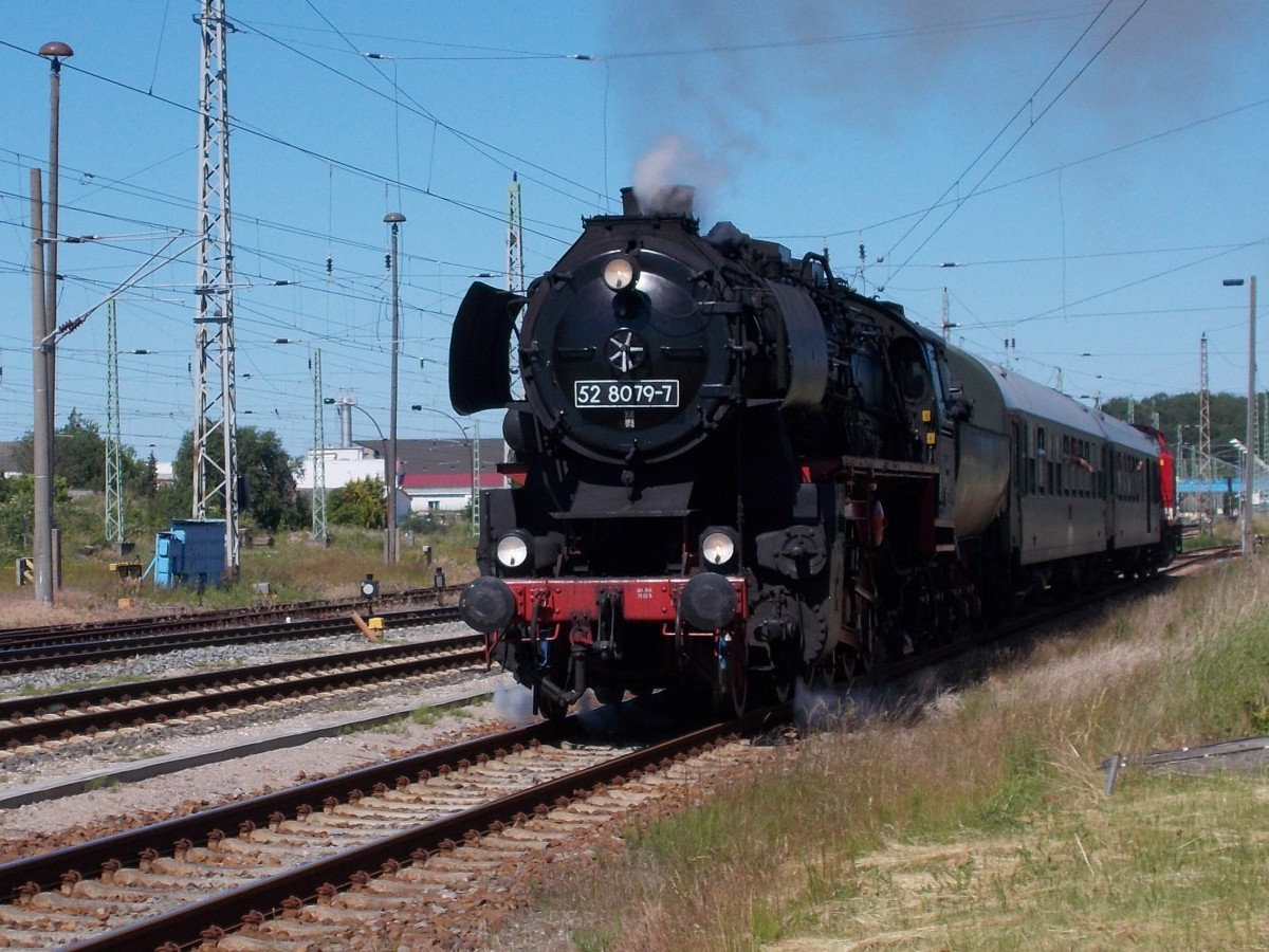 52 8079 im planm��igen Einsatz zwischen Bergen/R�gen und Lauterbach Mole am 14.und 15.Juni 2014.Hier die Ausfahrt aus Bergen/R�gen am 14.Juni 2014.