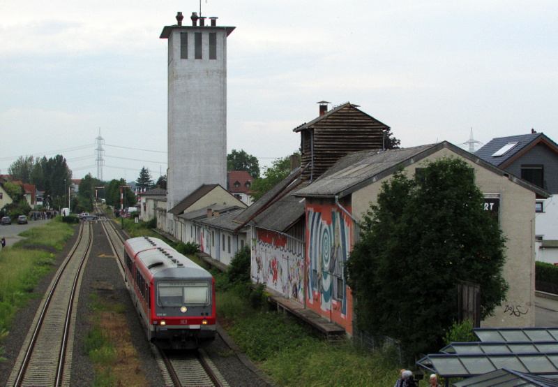 628 401/928 401 bei der Einfahrt in B�rstadt unterer Bahnhof am 29.Mai.2014