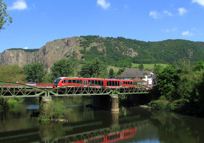 642 xxx bei der Einfahrt in Bad M�nster am Stein am 31.Mai.2014