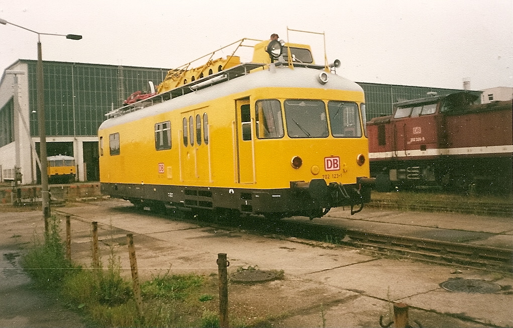 702 123 im damaligen DB-Ausbesserungswerk Neustrelitz.