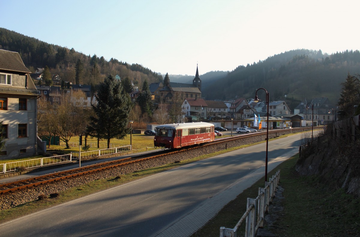 772 140 war am 20.03.15 wieder im Plandienst zwischen Rottenbach und Katzh�tte eingesetzt. Hier zu sehen in Mellenbach-Glasbach. Bild des Monats M�rz.2015