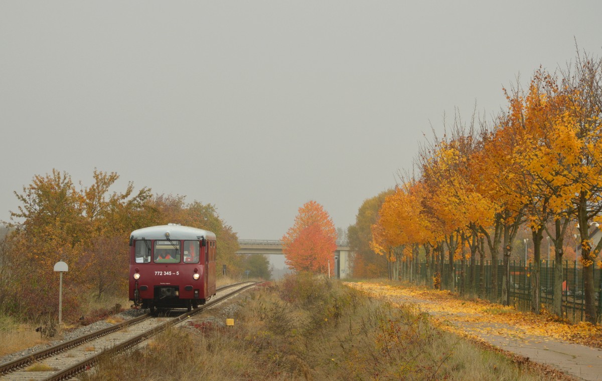 772 345 des Erfurter Bahnservice kurz vor Emleben am 31.10.2015