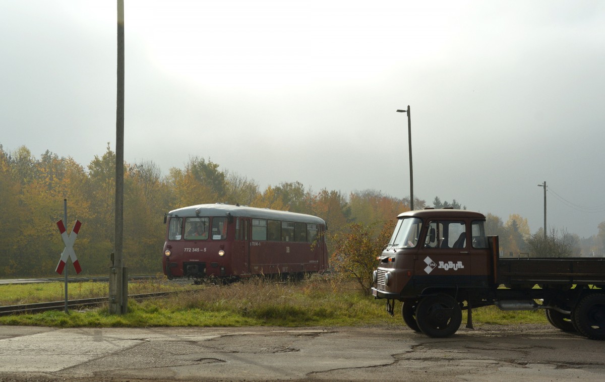 772 345 des Erfurter Bahnservice bei der Ausfahrt aus Emleben am 31.10.2015.Platz 2 (Bild des Monats) Oktober.2015