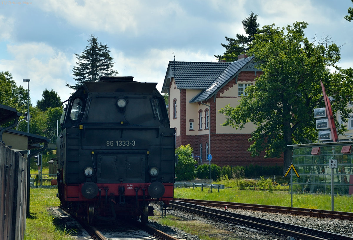 86 1333-3 (Press) stand am 17.07.2016 neben dem Putbusser Lokschuppen.