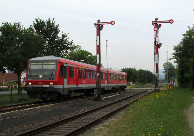 928 401/628 401 bei der Einfahrt in Lorsch/Ried am 29.Mai.2014