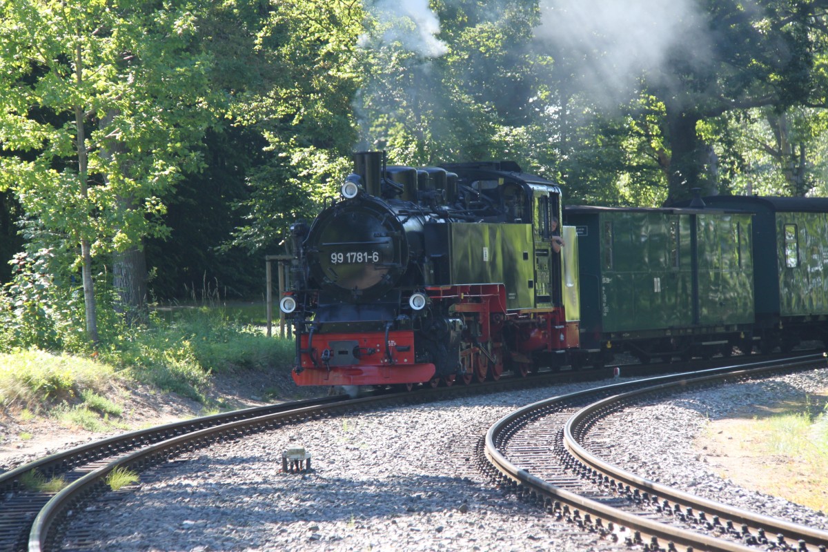 99 1781-6 hat Einfahrt im Bahnhof Sellin Ost im Sommer '13