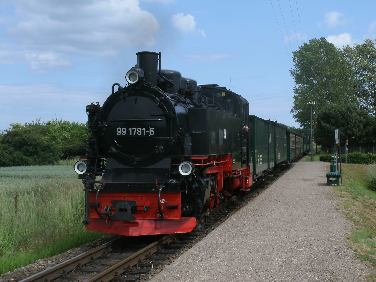 99 1781 brauchte,am 09.Juni 2012,nicht in der Station Beuchow halten da Niemand ein-und aussteigen wollte.