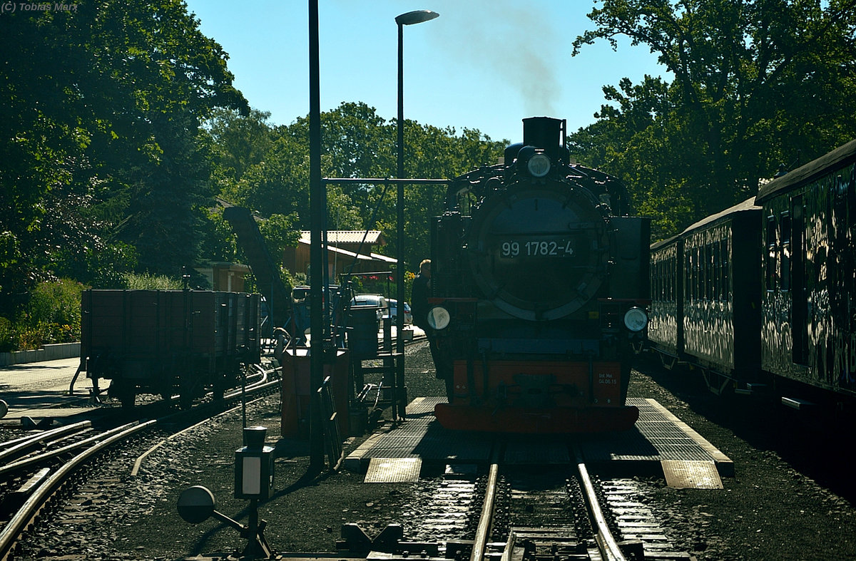 99 1782-4 beim Wasserfassen in Göhren am 22.07.2016