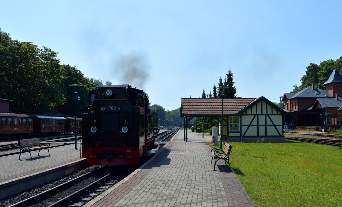 99 1782-4 rangierte am 02.08.2015 über den Bahnhof Putbus