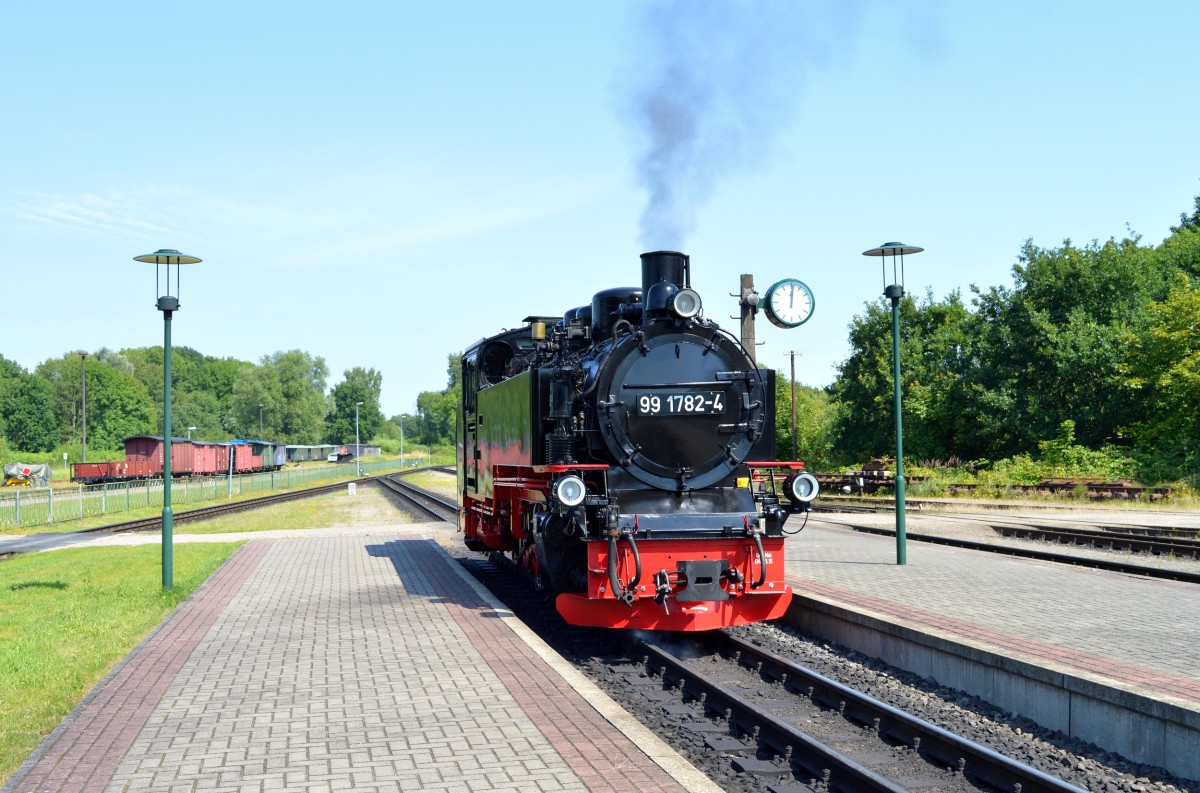 99 1782-4 rangierte am 02.08.2015 über den Bahnhof Putbus