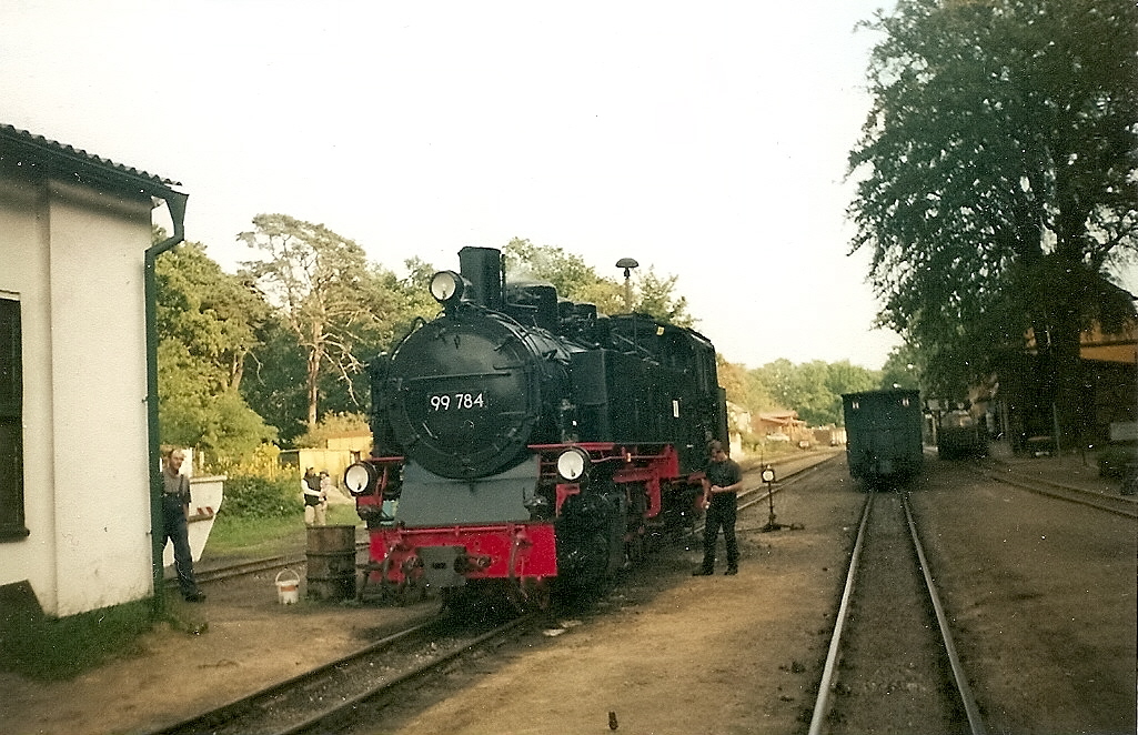 99 (1)784 im alten Göhrener Bahnhof.