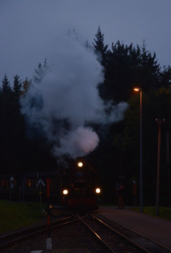 99 1785-7 bei der Einfahrt mit P 1009 in Niederschlag am 25.10.2015