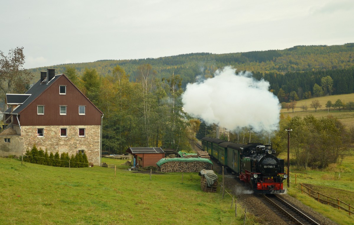 99 1785-7 mit P 1003 kurz vor Hammerunterwiesenthal am 22.10.2015