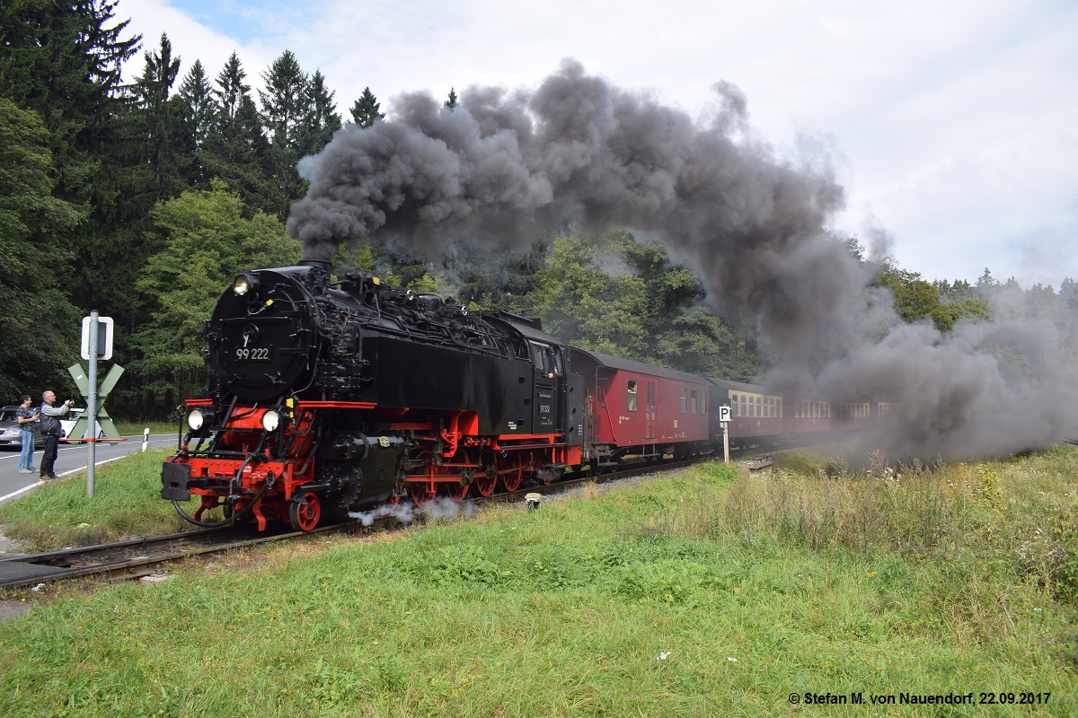 99 222 am 22.09.2017 bei der Ausfahrt aus Drei-Annen-Hohne in Richtung Brocken.