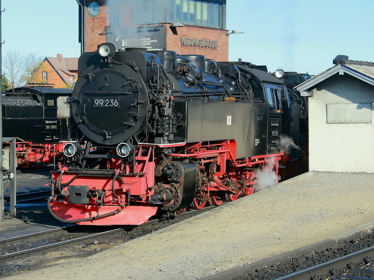 99 236 Bereich des Bahnhofs Wernigerode am 03. November 2017.