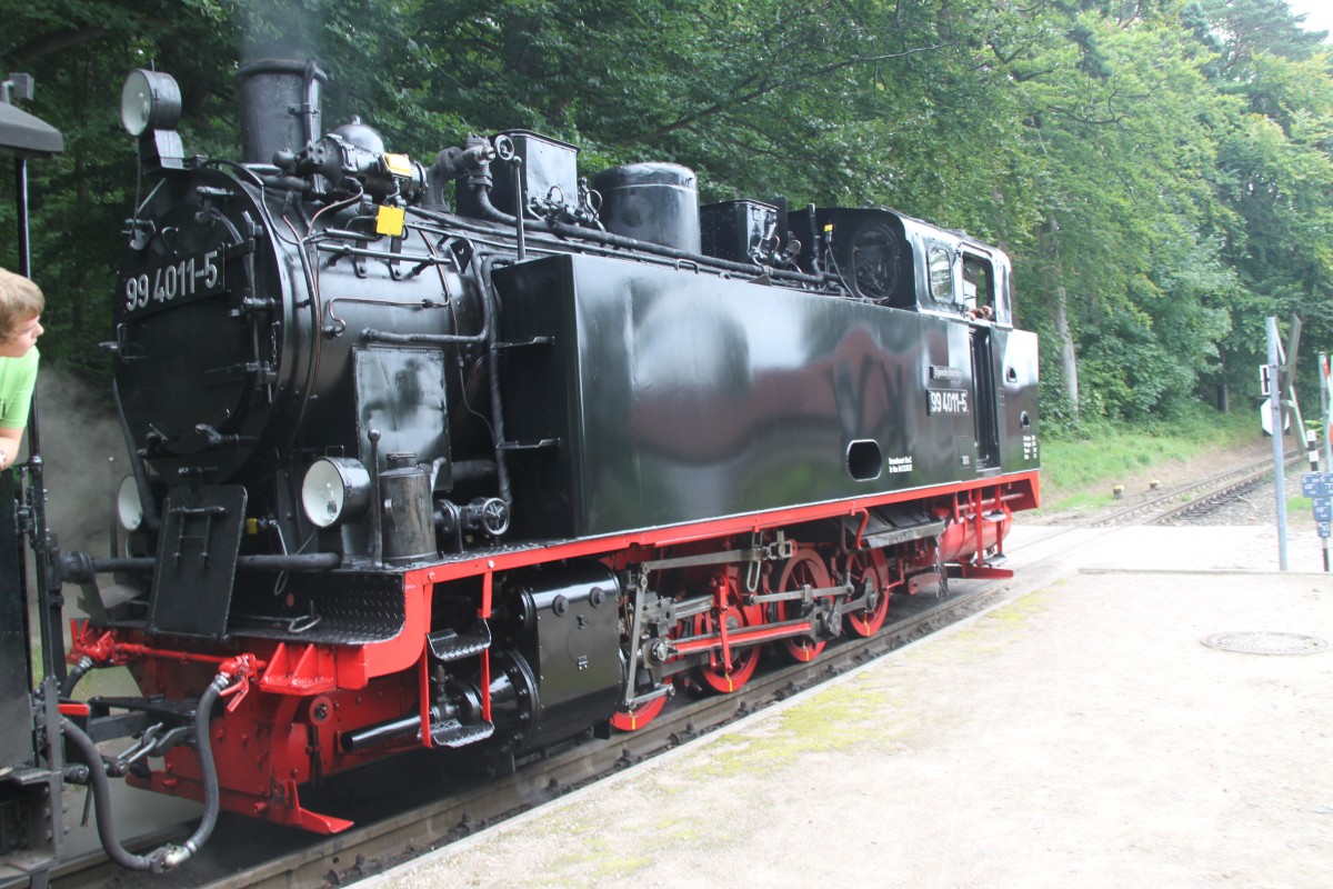 99 4011-5 im Bahnhof Sellin West im Sommer 2013