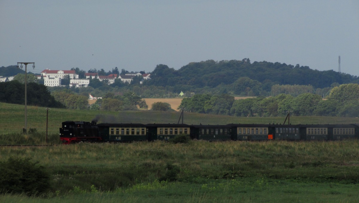 99 4011-5 rollt am 02.08.2014 unweit von Seelvitz mit P 101 durch die Landschaft