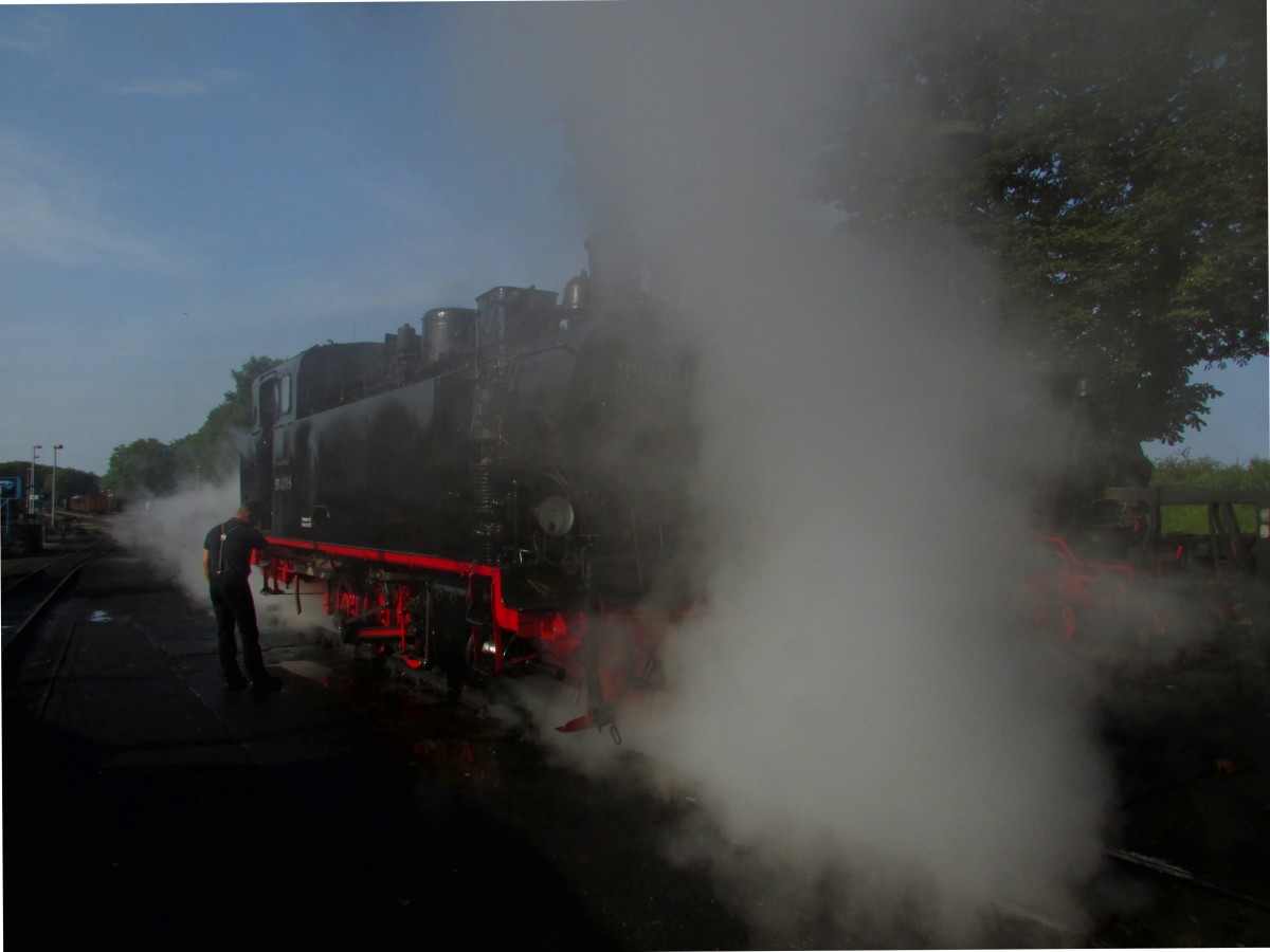 99 4011-5 schlammt am 02.08.2014 im BW Putbus ab