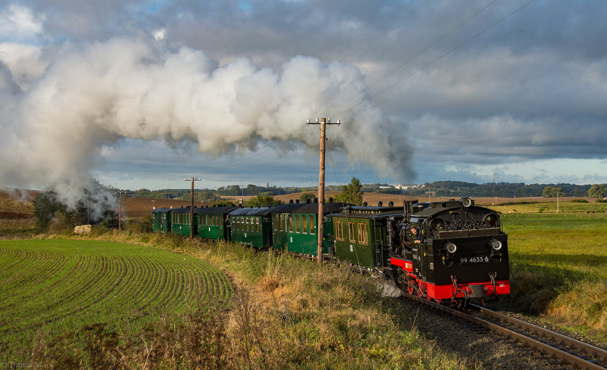 99 4633-6 mit dem DR-Zug am 08.10.17 bei Seelvitz