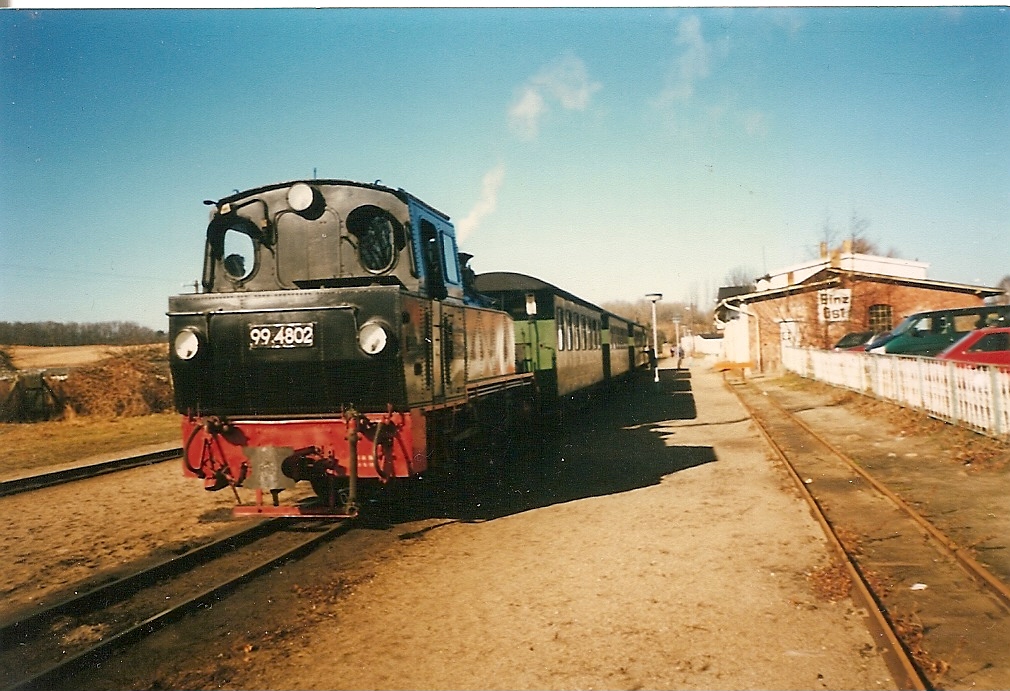 99 4802 noch im alten Bahnhof Binz vor dem Umbau.