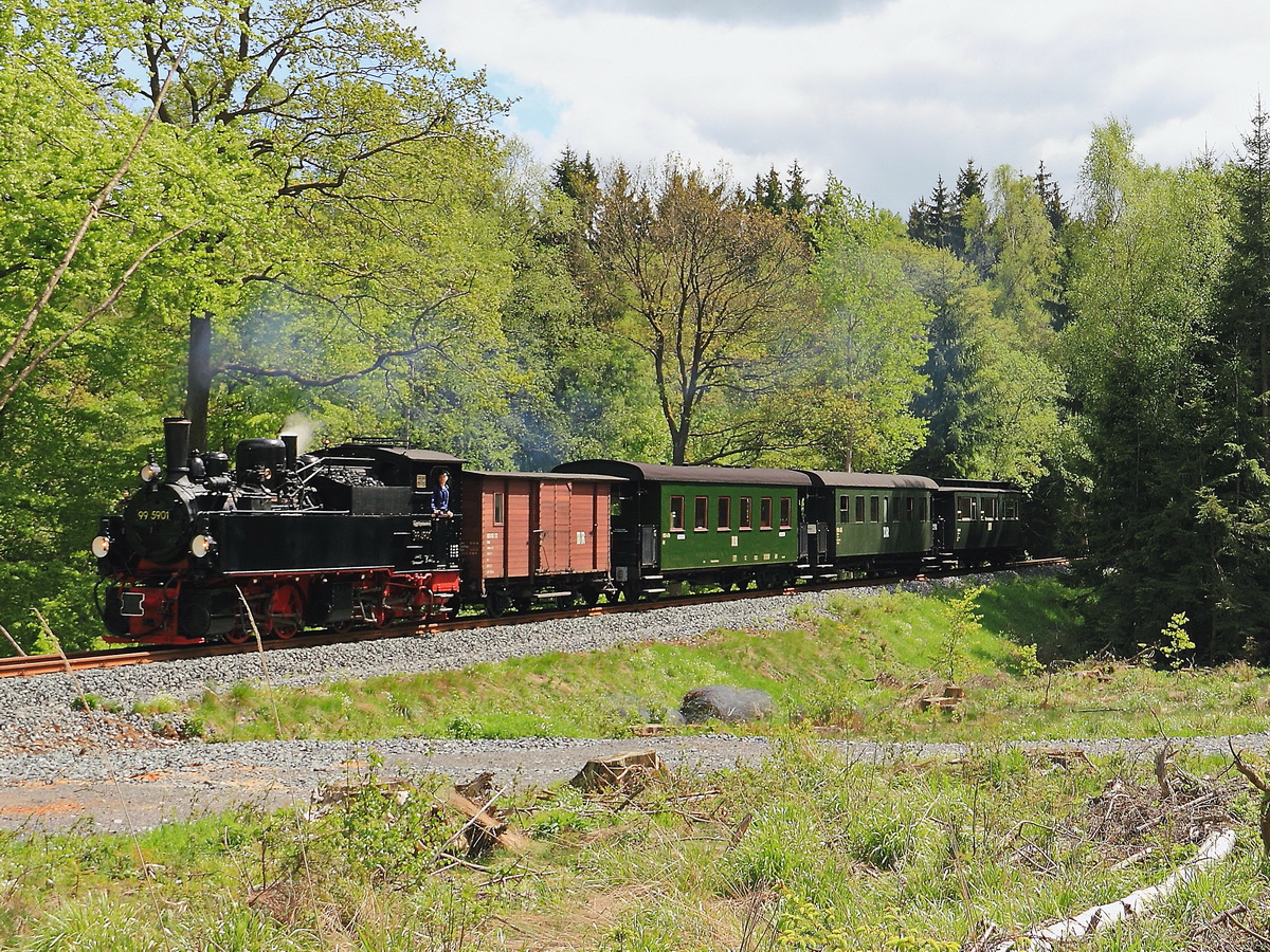 99 5901 am 20. Mai 2017 kurz vor Straßberg.