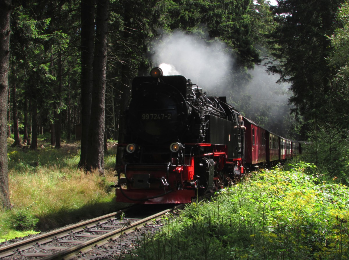 99 7247-7 fährt mit P 8941 in den Bahnhof Schierke am 13.08.2014 ein